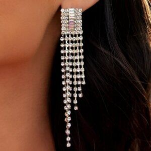 A-LISTER AFFIRMATIONS New Paparazzi Earrings Pierced Silver Tone NIP